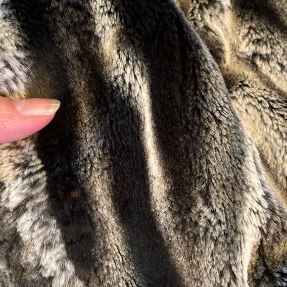 Tahari Black and Gray Faux Fur Vest - Picture 3 of 10